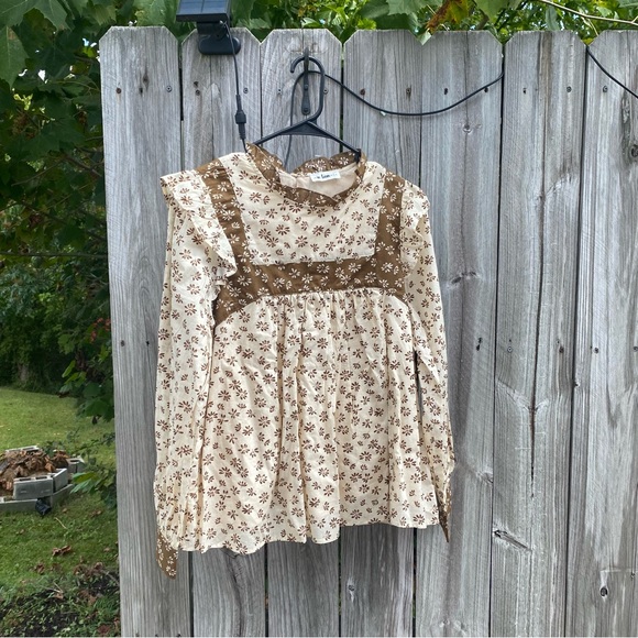 in loom Tops - Elegant Floral Women's Blouse in Cream and Brown